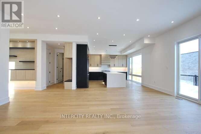 247 Alderbrae Avenue, Toronto, Ontario  M8W 4K6 - Photo 10 - W12771582