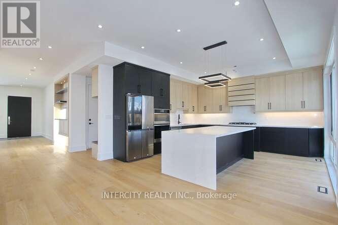 247 Alderbrae Avenue, Toronto, Ontario  M8W 4K6 - Photo 12 - W12771582