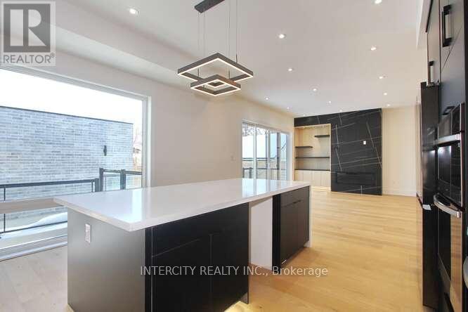 247 Alderbrae Avenue, Toronto, Ontario  M8W 4K6 - Photo 15 - W12771582