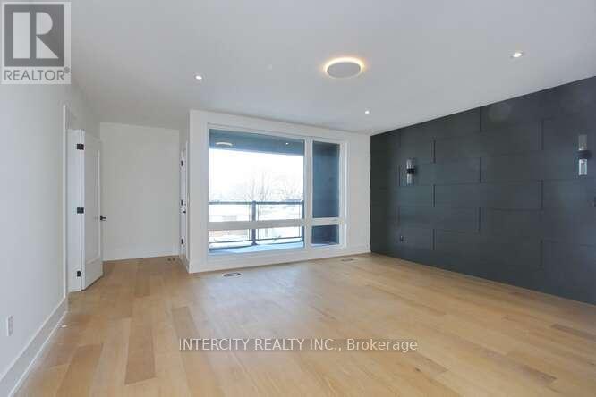 247 Alderbrae Avenue, Toronto, Ontario  M8W 4K6 - Photo 20 - W12771582