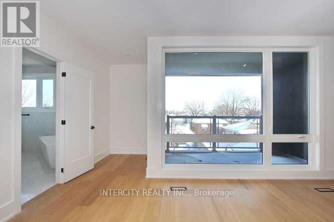 247 Alderbrae Avenue, Toronto, Ontario  M8W 4K6 - Photo 21 - W12771582