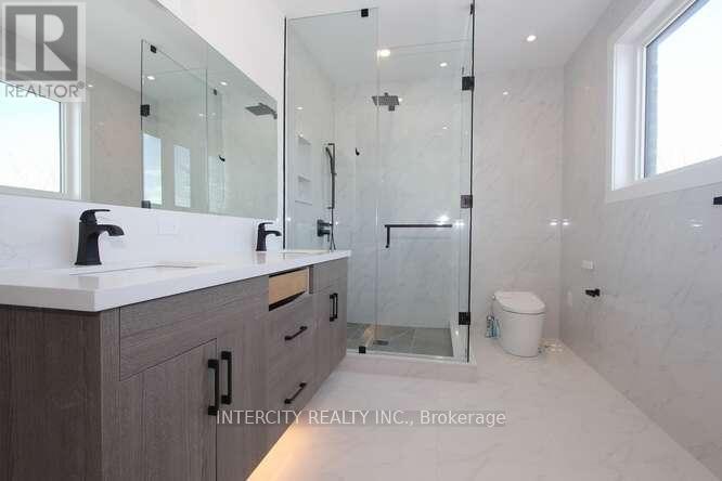 247 Alderbrae Avenue, Toronto, Ontario  M8W 4K6 - Photo 25 - W12771582