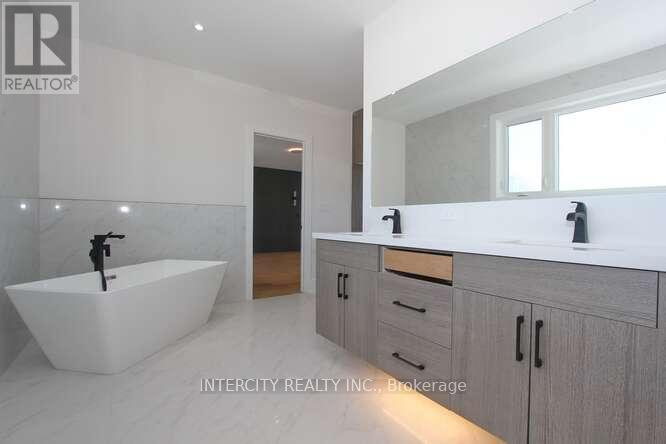 247 Alderbrae Avenue, Toronto, Ontario  M8W 4K6 - Photo 26 - W12771582