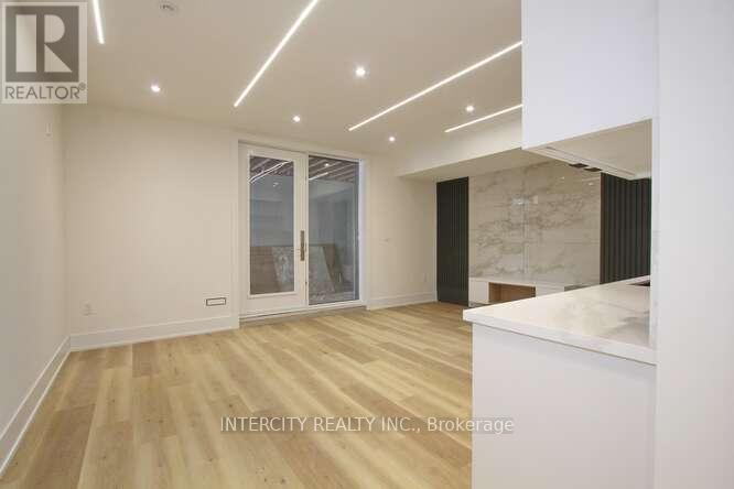 247 Alderbrae Avenue, Toronto, Ontario  M8W 4K6 - Photo 39 - W12771582