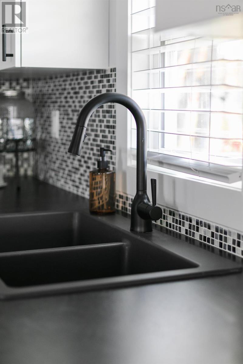 18 Commodore Avenue, Middle Sackville, Nova Scotia  B4E 3B2 - Photo 10 - 202601506