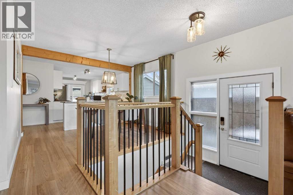 10 Deer Lane Bay Se, Calgary, Alberta  T2J 5S8 - Photo 2 - A2284162