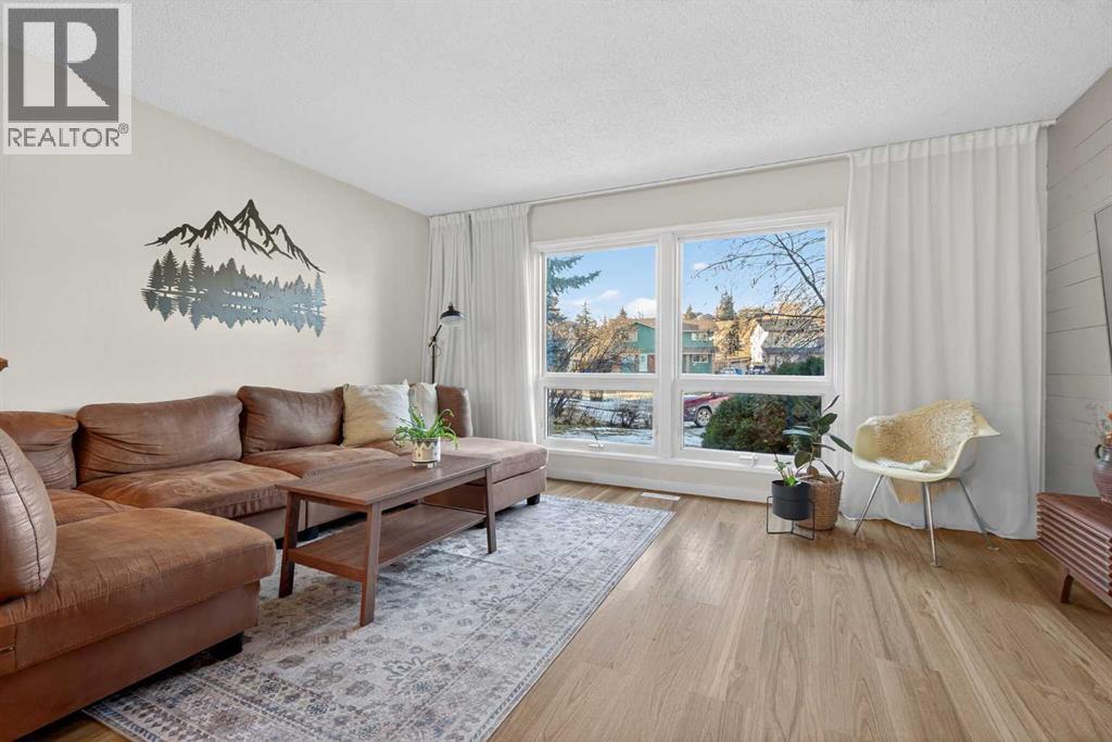 10 Deer Lane Bay Se, Calgary, Alberta  T2J 5S8 - Photo 4 - A2284162