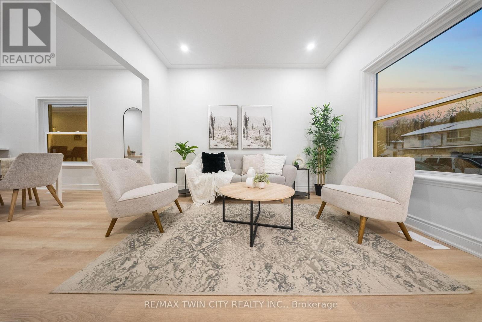 12 Carlyle Street, Brantford, Ontario  N3T 2C1 - Photo 3 - X12771480