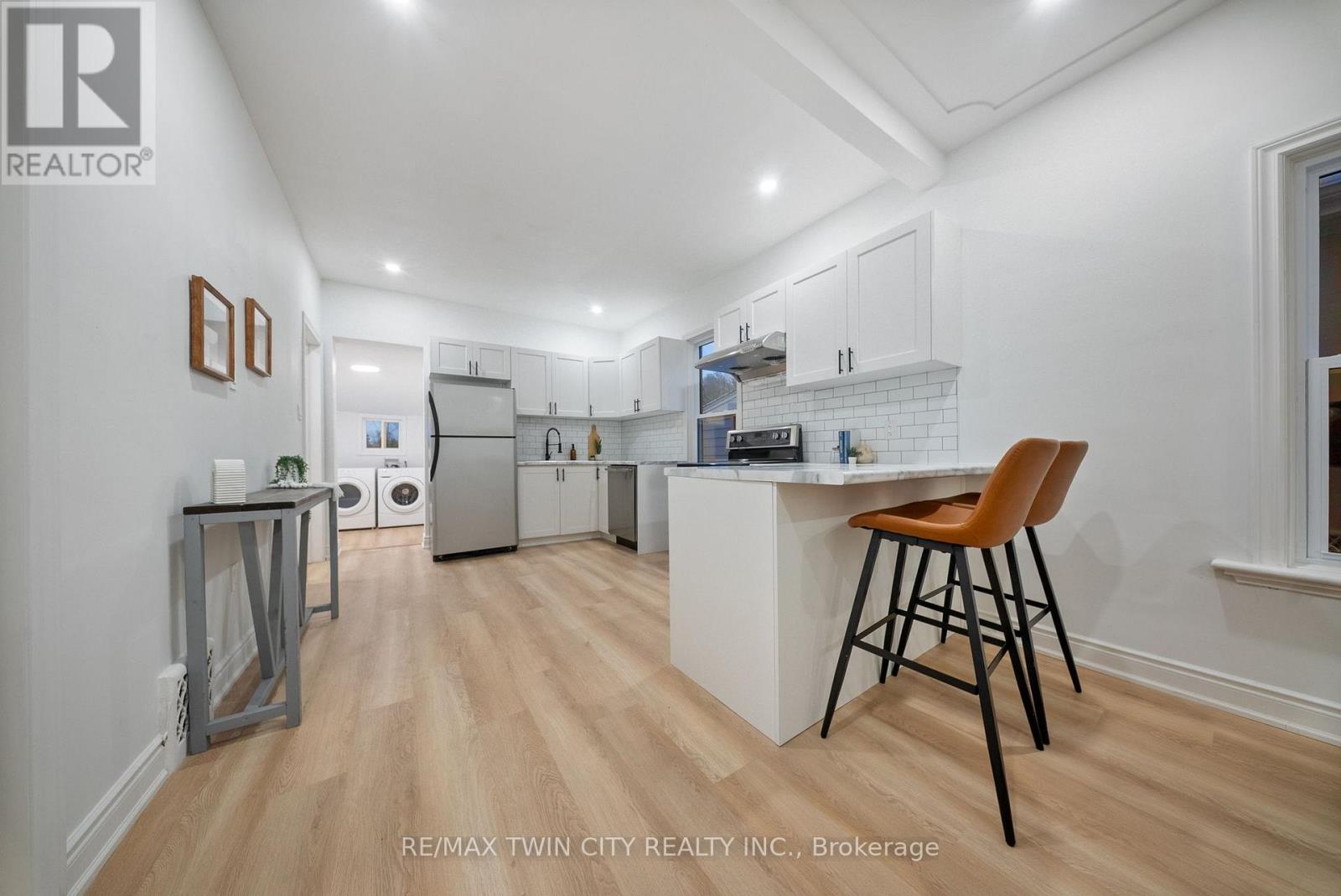 12 Carlyle Street, Brantford, Ontario  N3T 2C1 - Photo 7 - X12771480