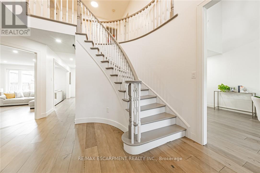 6 Windmill Place, Hamilton (Dundas), Ontario  L9M 6V9 - Photo 5 - X12771562