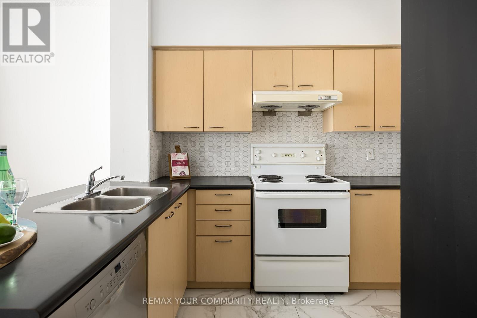 111 - 48 Suncrest Boulevard, Markham, Ontario  L3T 7Y6 - Photo 10 - N12708480