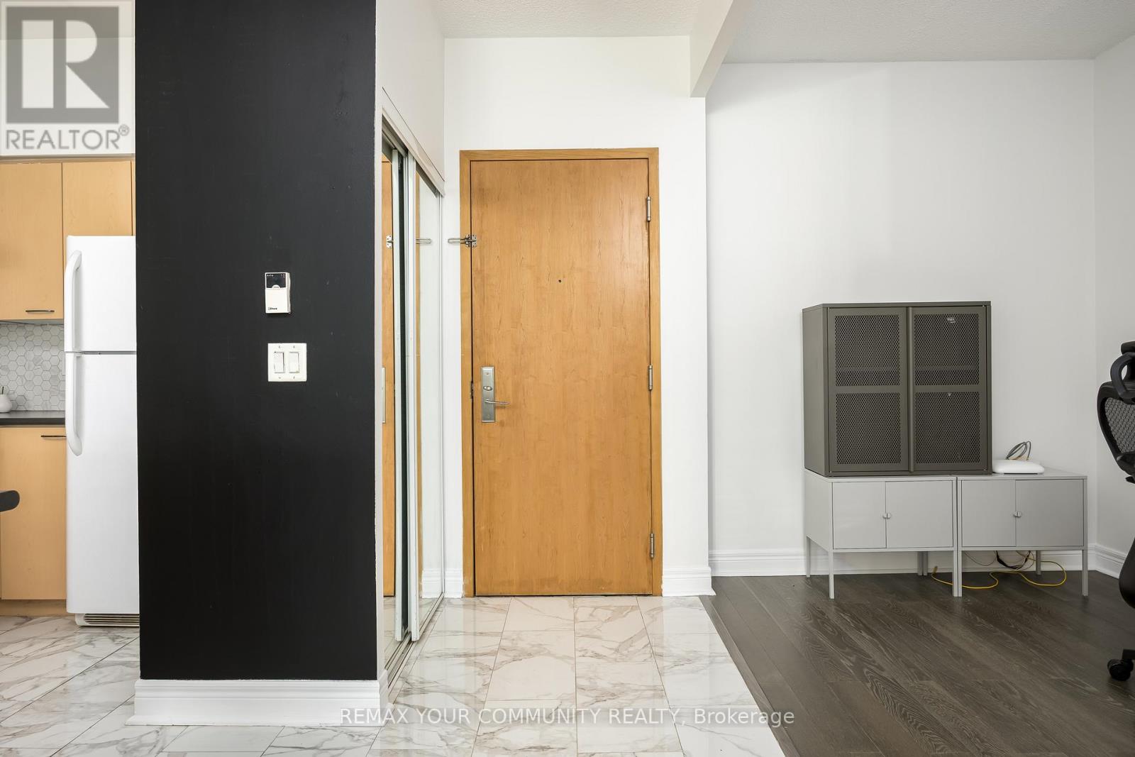 111 - 48 Suncrest Boulevard, Markham, Ontario  L3T 7Y6 - Photo 8 - N12708480