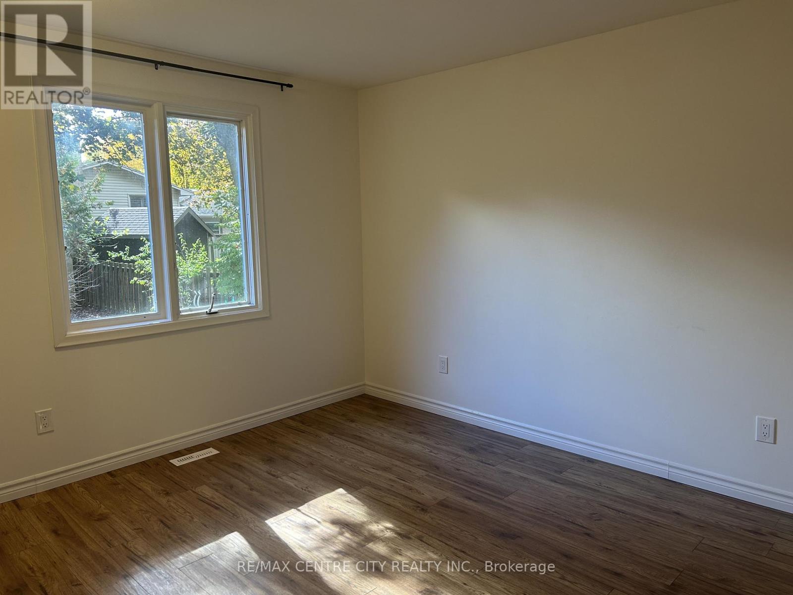 27 Gatineau Crescent, London South, Ontario  N6K 2Z8 - Photo 10 - X12473656