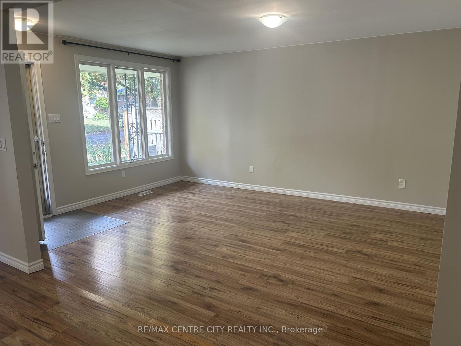 27 Gatineau Crescent, London South, Ontario  N6K 2Z8 - Photo 5 - X12473656