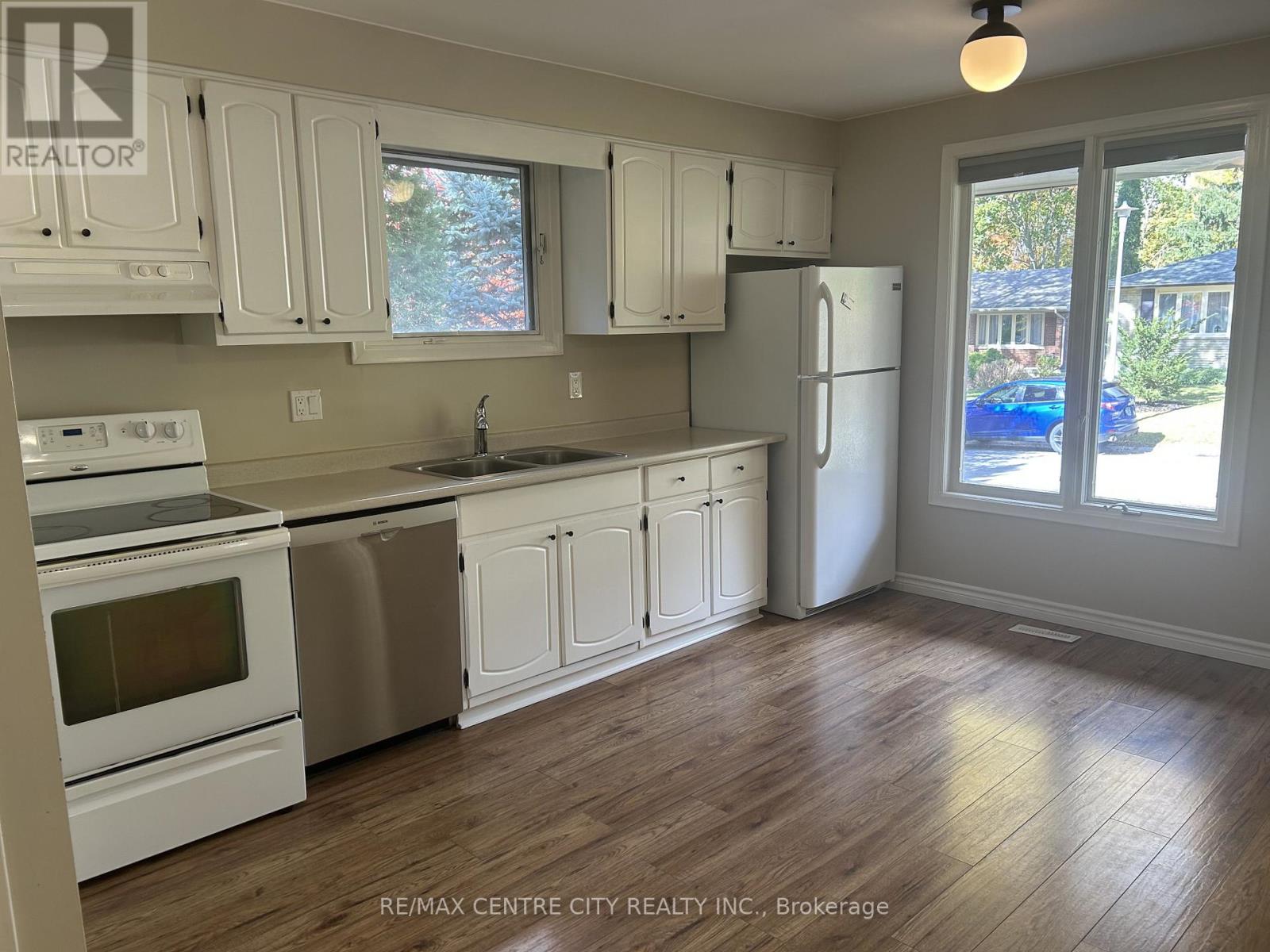 27 Gatineau Crescent, London South, Ontario  N6K 2Z8 - Photo 4 - X12473656