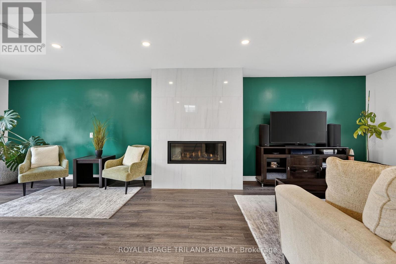 Photo 11 of 41 for 156 Antrim Crescent