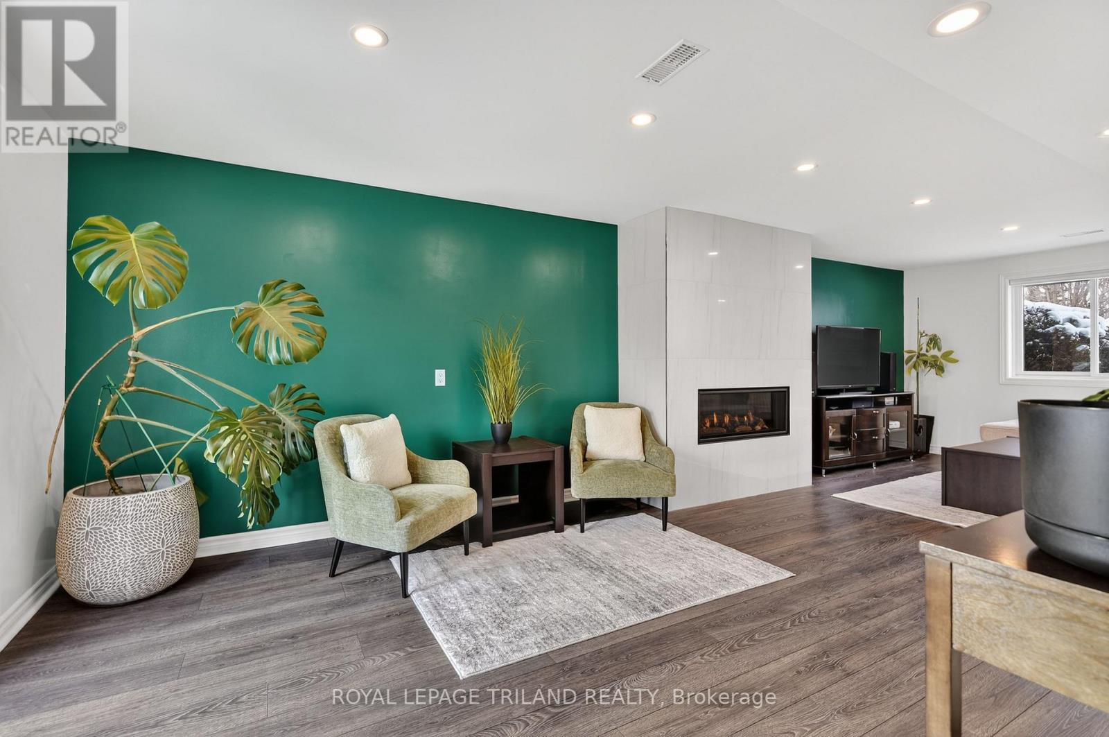 Photo 12 of 41 for 156 Antrim Crescent