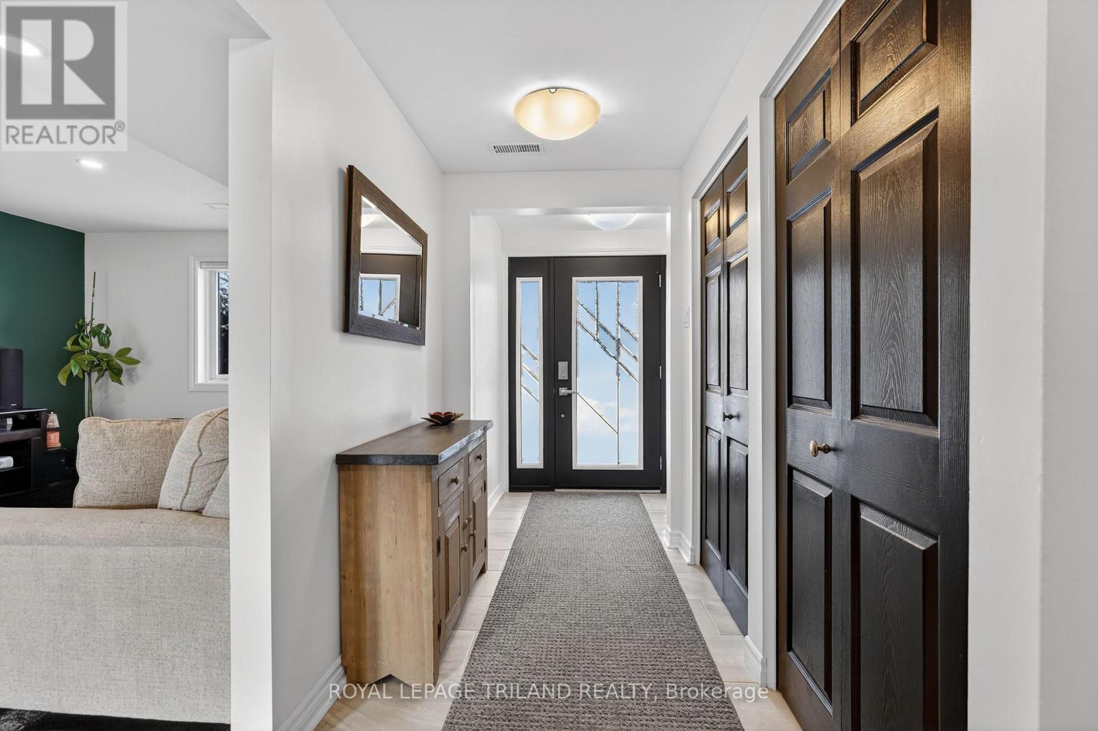 Photo 5 of 41 for 156 Antrim Crescent