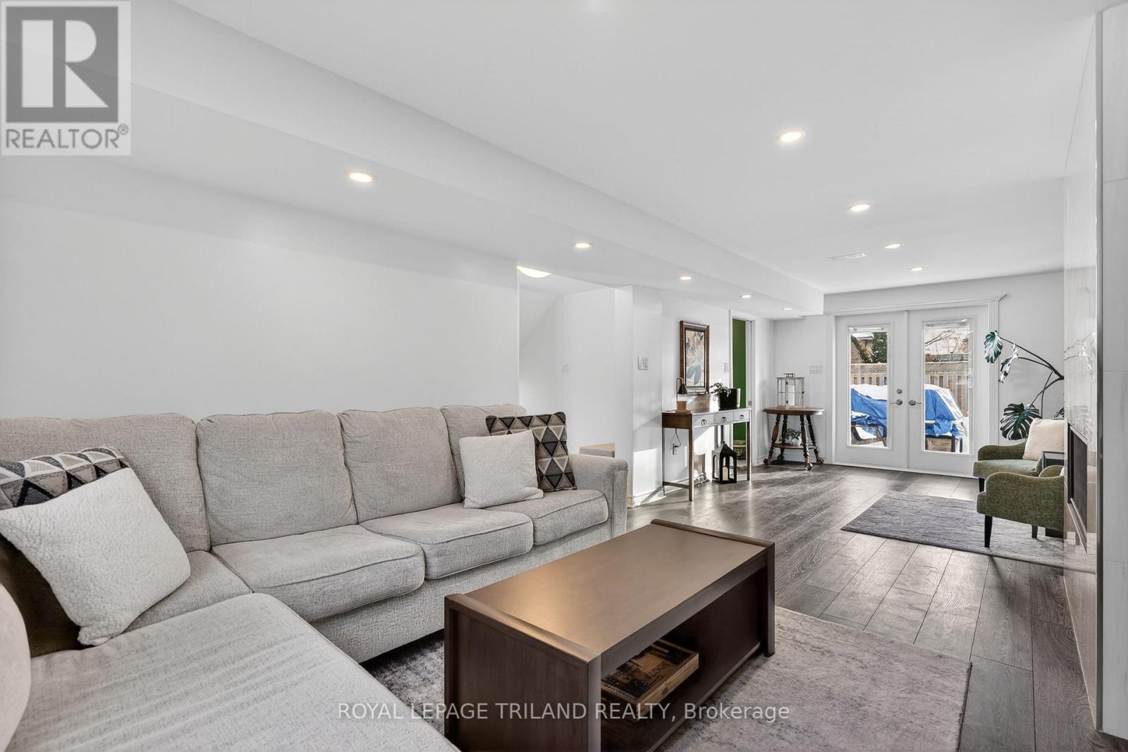 Photo 8 of 41 for 156 Antrim Crescent