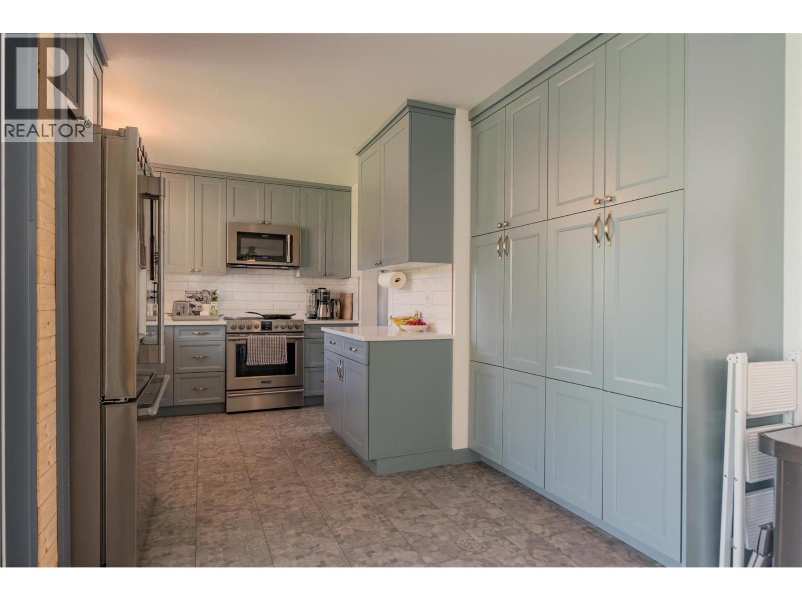 301 Sylvia Crescent, Trail, British Columbia  V1R 1A4 - Photo 12 - 10375099