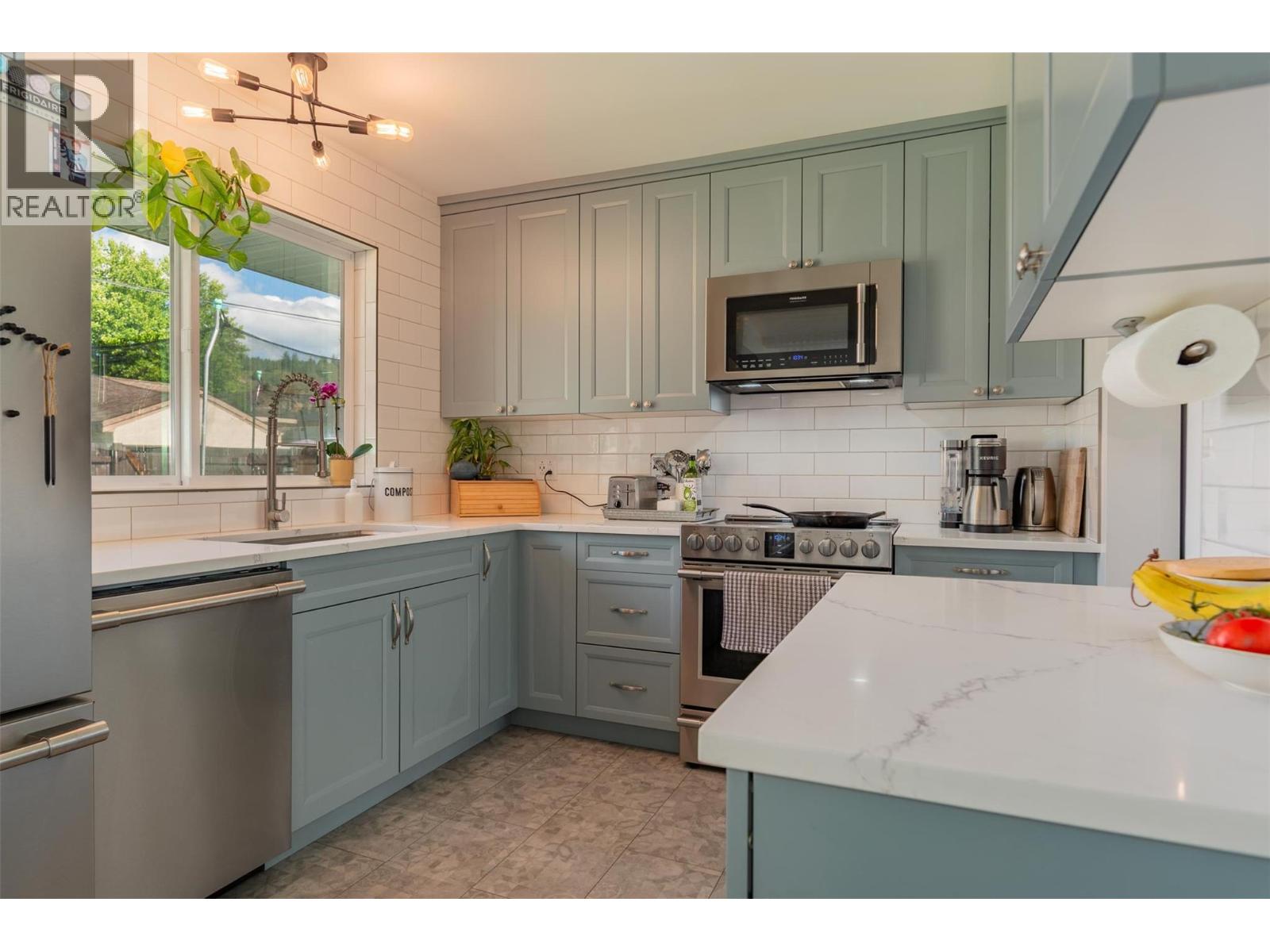 301 Sylvia Crescent, Trail, British Columbia  V1R 1A4 - Photo 14 - 10375099