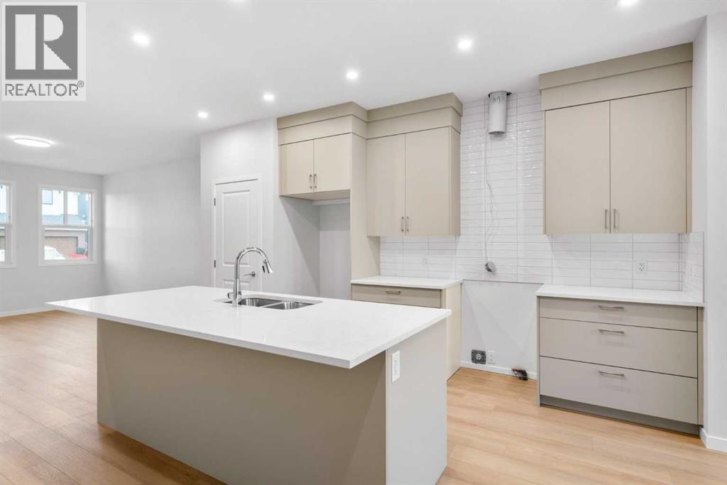 17 Creekview Manor Sw, Calgary, Alberta  T2X 5Y4 - Photo 5 - A2284416