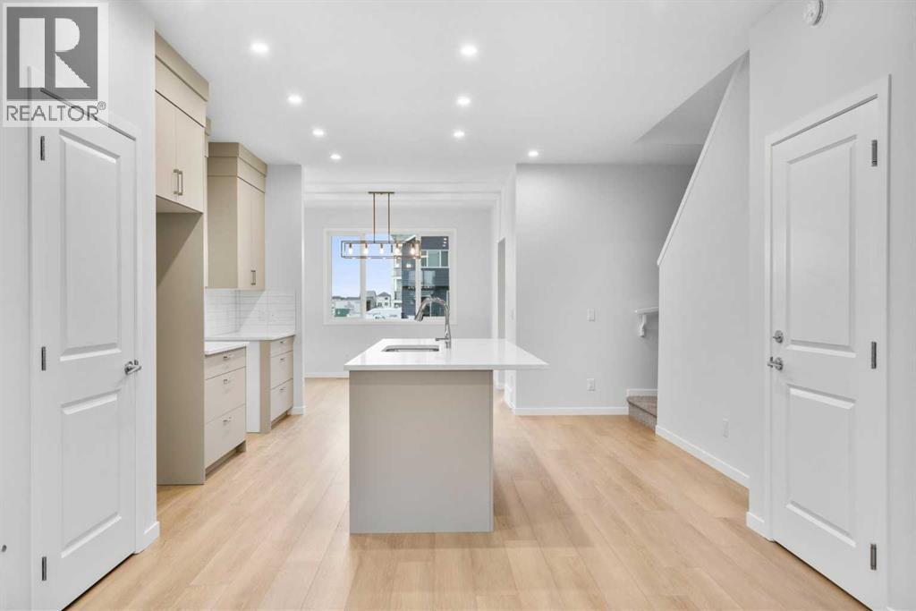 17 Creekview Manor Sw, Calgary, Alberta  T2X 5Y4 - Photo 7 - A2284416