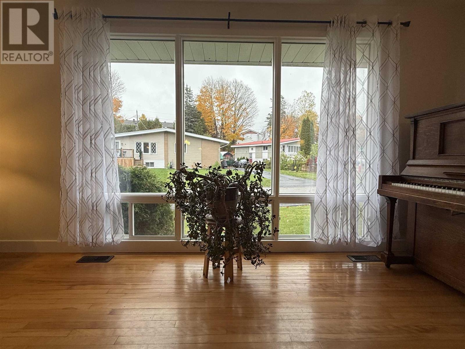 1 Balsam Pl, Elliot Lake, Ontario  P5A 2H4 - Photo 23 - SM253058