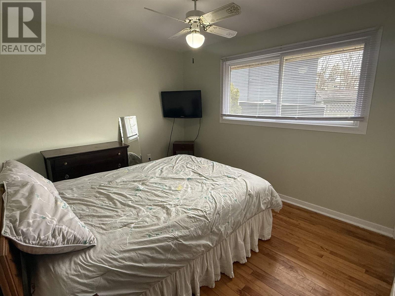 1 Balsam Pl, Elliot Lake, Ontario  P5A 2H4 - Photo 27 - SM253058