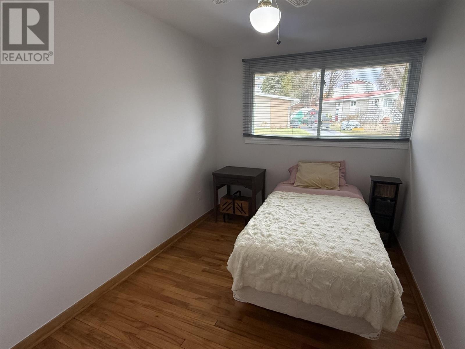 1 Balsam Pl, Elliot Lake, Ontario  P5A 2H4 - Photo 34 - SM253058