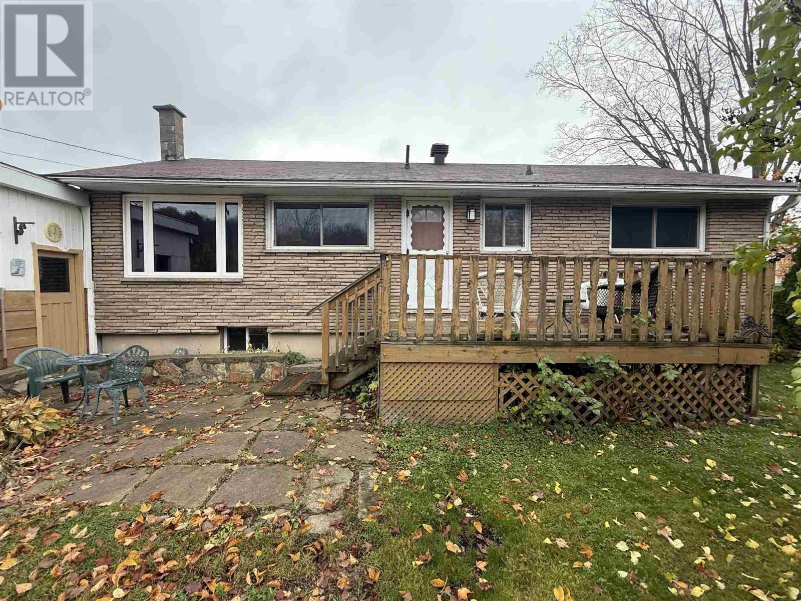 1 Balsam Pl, Elliot Lake, Ontario  P5A 2H4 - Photo 40 - SM253058