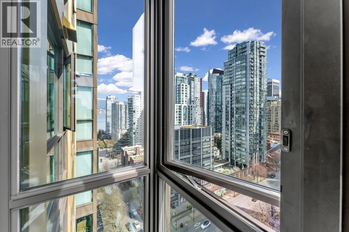 Listing Picture 32 of 33 : 2011 1331 ALBERNI STREET, Vancouver / 溫哥華 - 魯藝地產 Yvonne Lu Group - MLS Medallion Club Member