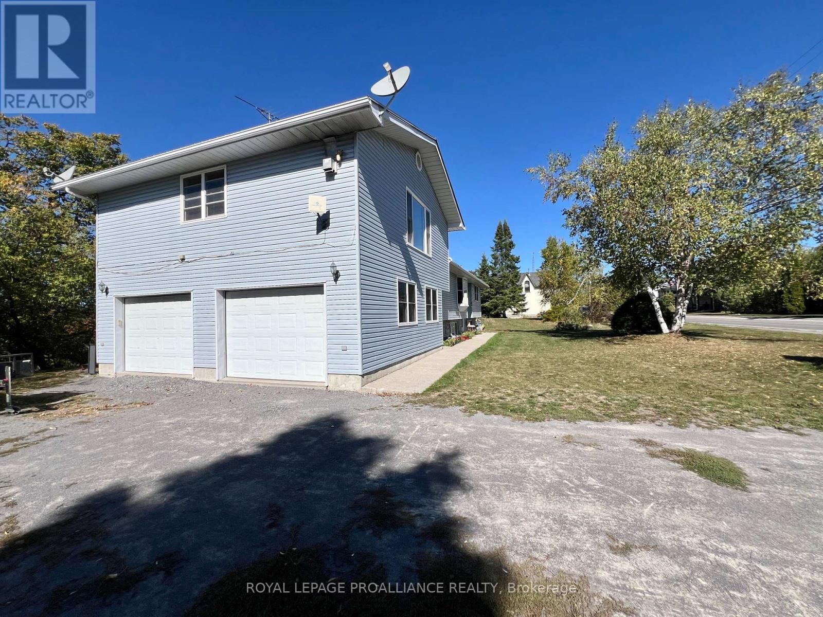 444 County Road 19, Prince Edward County (Ameliasburg Ward), Ontario  K0K 1A0 - Photo 2 - X12771700
