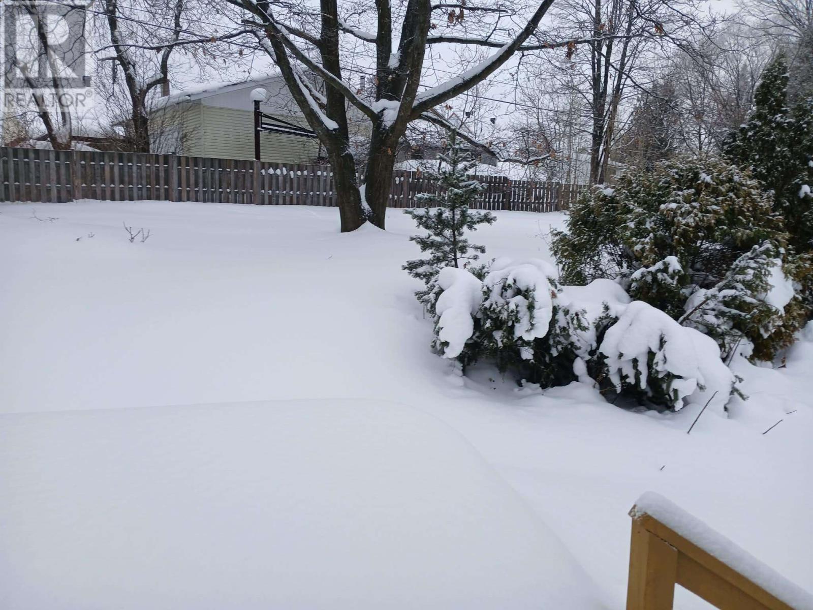 21 Bracken Pl, Elliot Lake, Ontario  P5A 1L5 - Photo 2 - SM260259