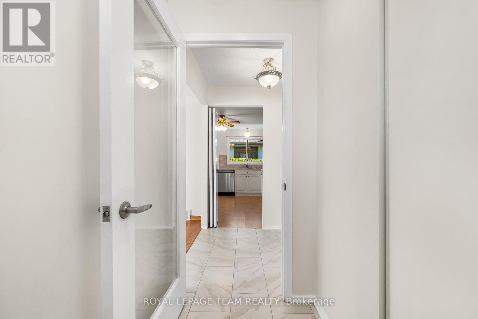 47 Kidgrove Gardens, Ottawa, Ontario  K2G 3W7 - Photo 4 - X12771706