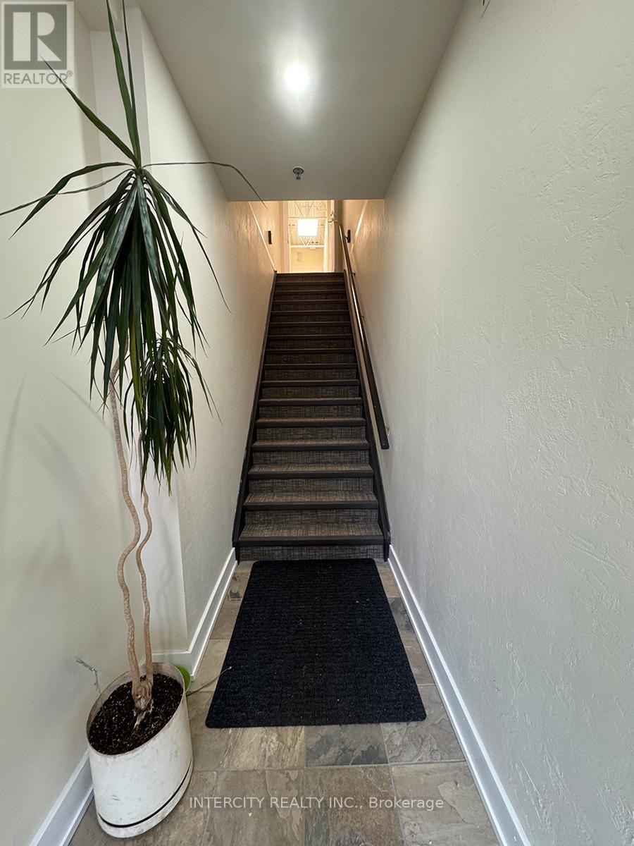 26b - 665 Millway Avenue, Vaughan, Ontario  L4K 3T8 - Photo 3 - N12735720