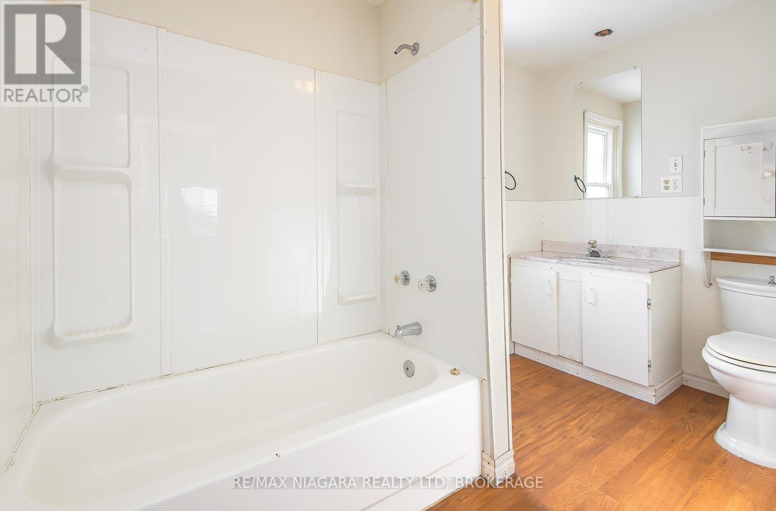 567 Killaly Street, Port Colborne, Ontario  L3K 2J8 - Photo 12 - X12771662