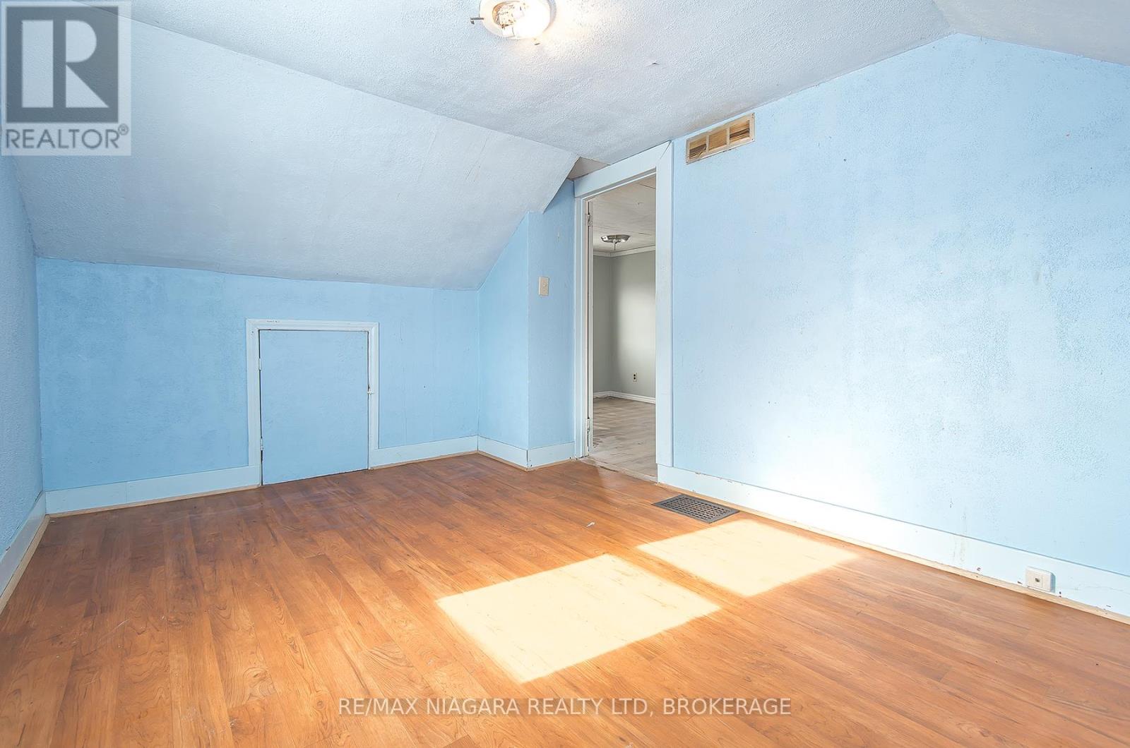 567 Killaly Street, Port Colborne, Ontario  L3K 2J8 - Photo 15 - X12771662