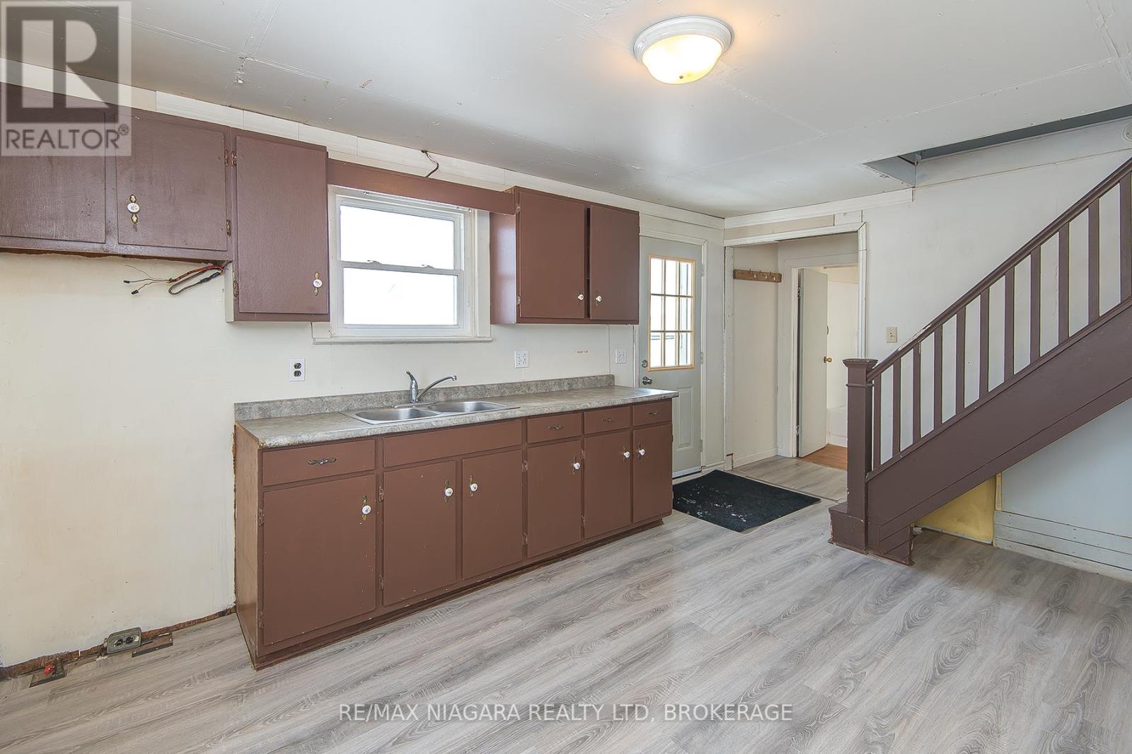 567 Killaly Street, Port Colborne, Ontario  L3K 2J8 - Photo 9 - X12771662