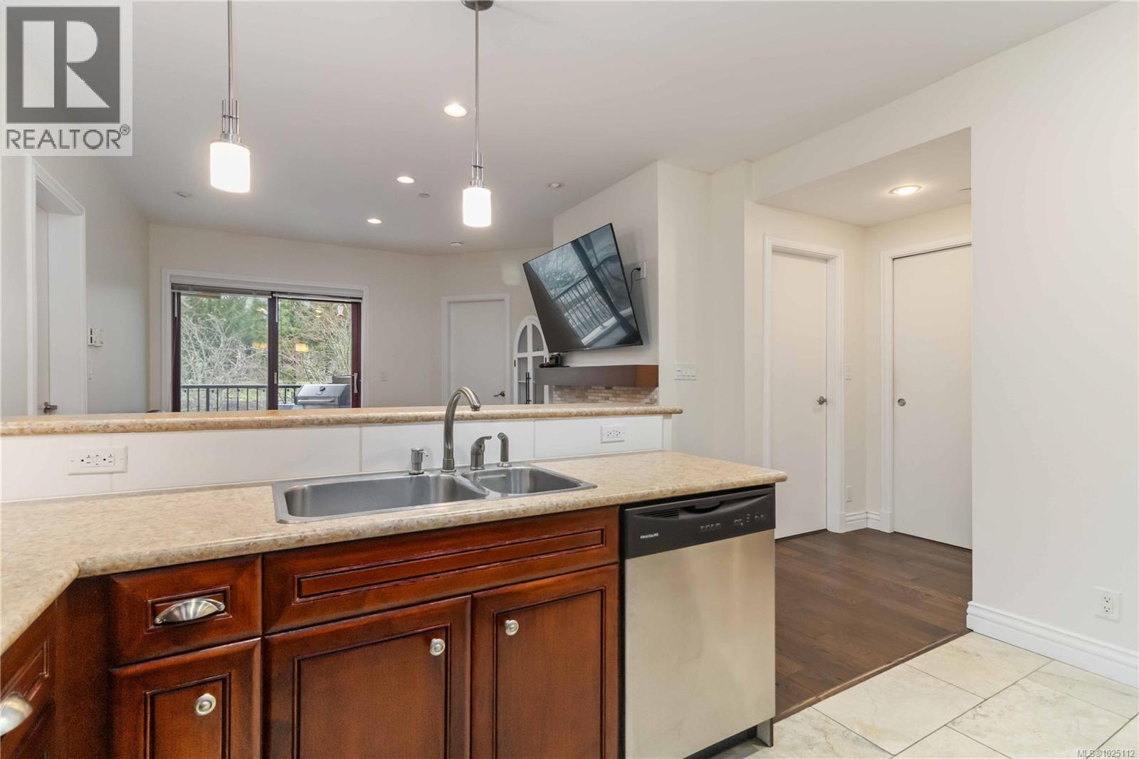 217 1335 Bear Mountain Pkwy, Langford, British Columbia  V9B 6T9 - Photo 22 - 1025112