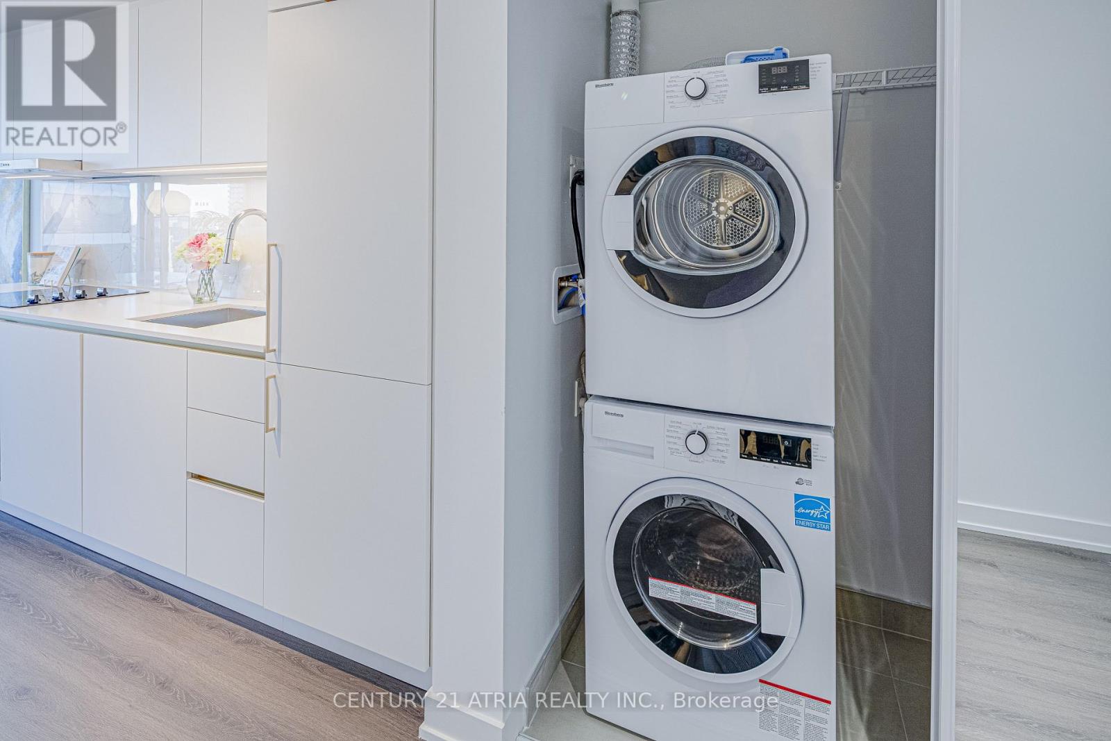 4007 - 8 Wellesley Street W, Toronto, Ontario  M4Y 0J5 - Photo 9 - C12771782