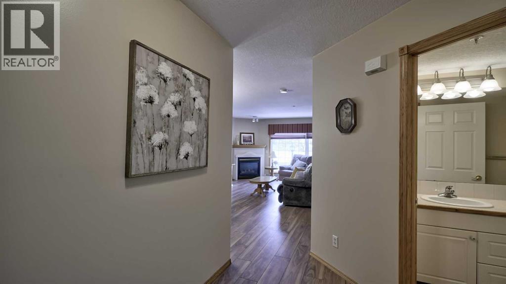 211, 728 Country Hills Road Nw, Calgary, Alberta  T3K 5K8 - Photo 2 - A2273653