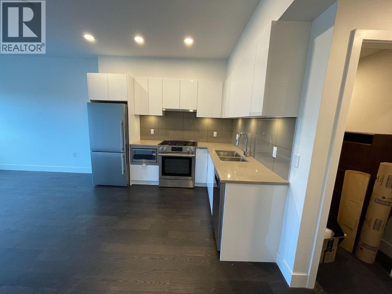 Listing Picture 13 of 23 : 405 2666 DUKE STREET, Vancouver / 溫哥華 - 魯藝地產 Yvonne Lu Group - MLS Medallion Club Member