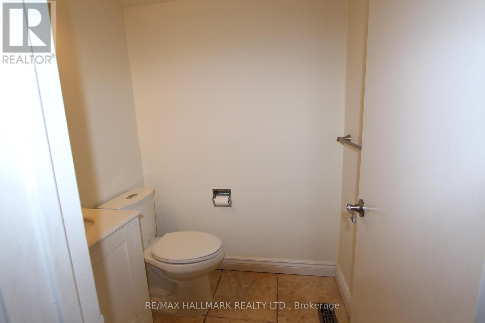 22 Springhead Gardens, Richmond Hill, Ontario  L4C 5B9 - Photo 11 - N12771724