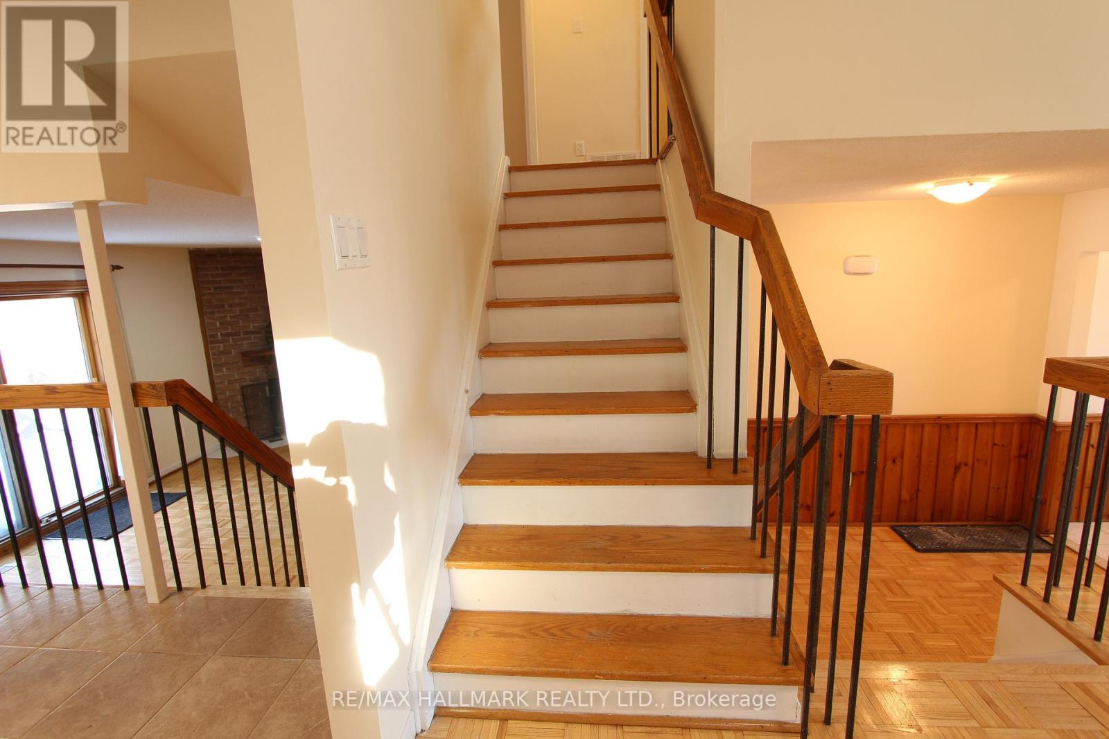 22 Springhead Gardens, Richmond Hill, Ontario  L4C 5B9 - Photo 12 - N12771724