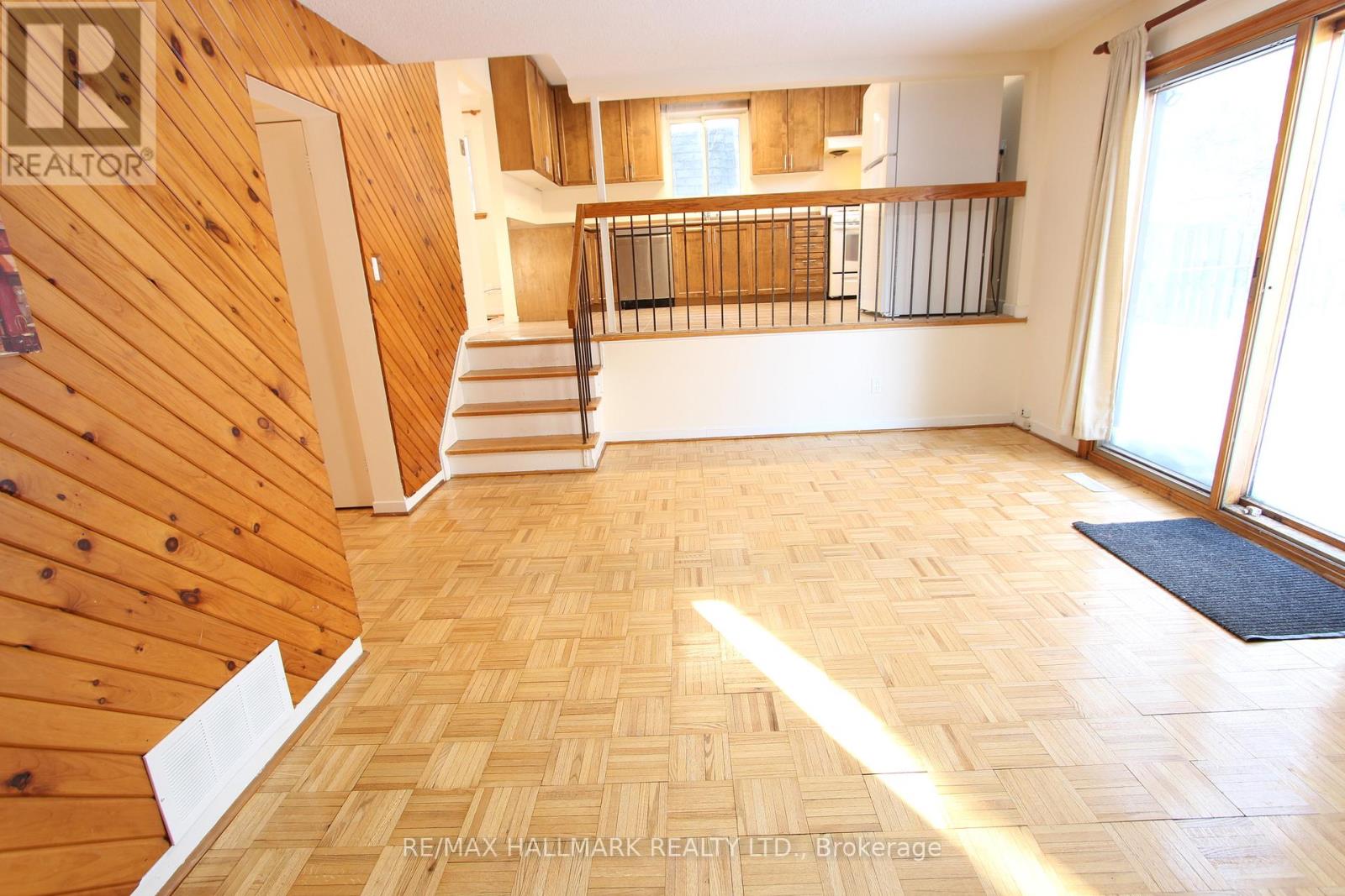 22 Springhead Gardens, Richmond Hill, Ontario  L4C 5B9 - Photo 8 - N12771724