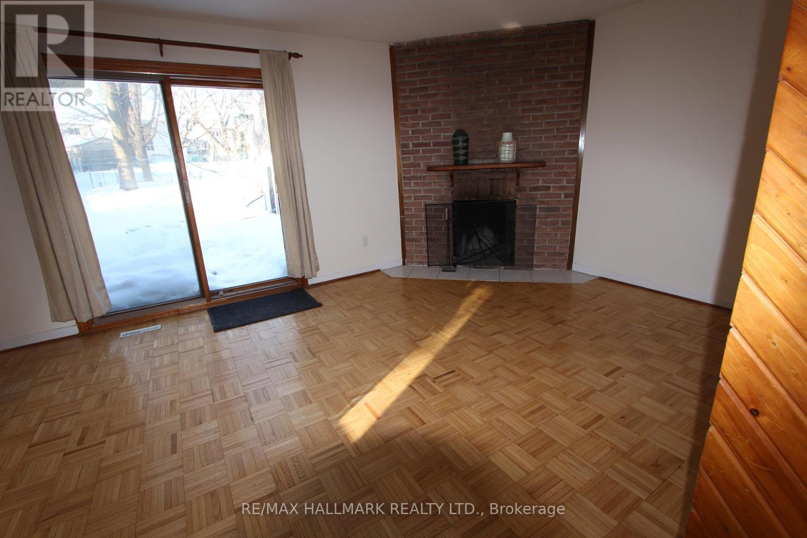 22 Springhead Gardens, Richmond Hill, Ontario  L4C 5B9 - Photo 9 - N12771724