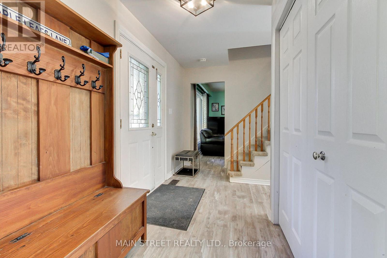 16 Ramsay Street, East Gwillimbury, Ontario  L0G 1H0 - Photo 3 - N12771748