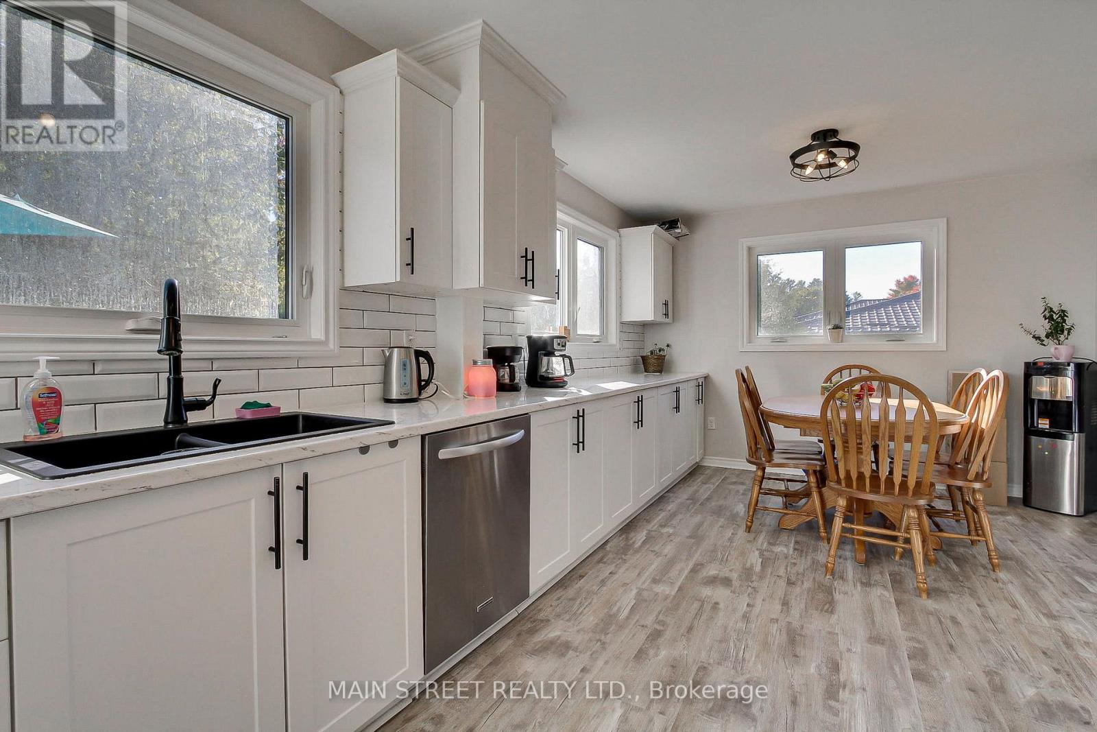 16 Ramsay Street, East Gwillimbury, Ontario  L0G 1H0 - Photo 7 - N12771748