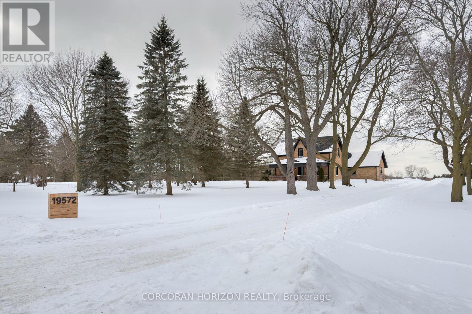 19572 CENTRE STREET, East Gwillimbury, Ontario